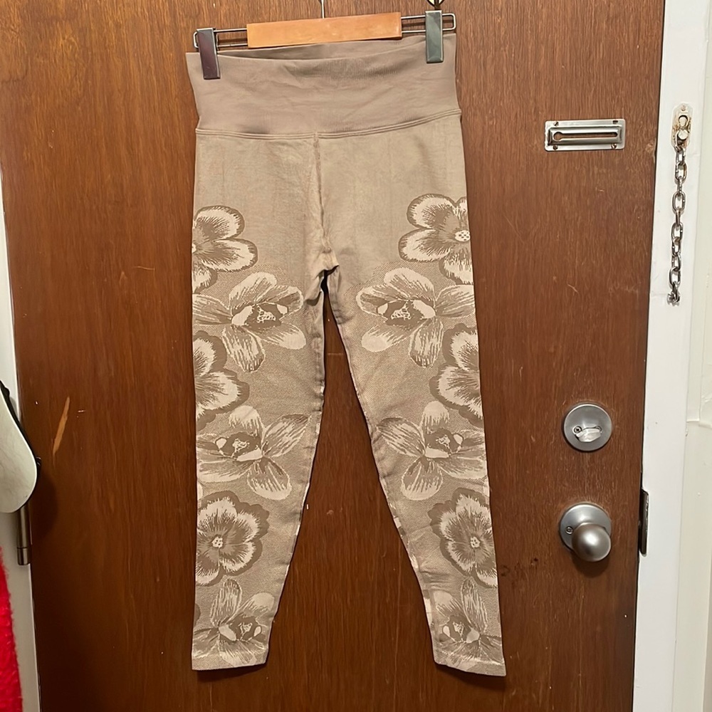 NWOT Aerie Floral Leggings